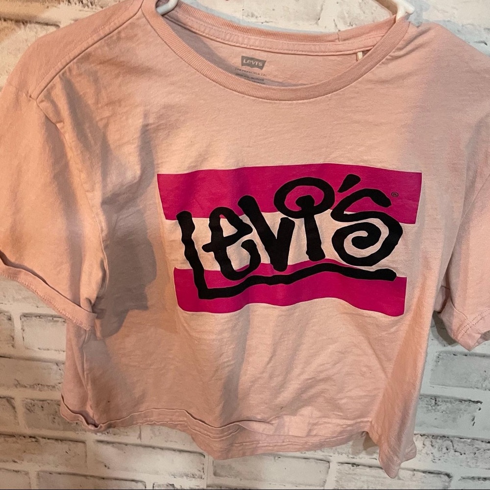 Levi’s t shirt